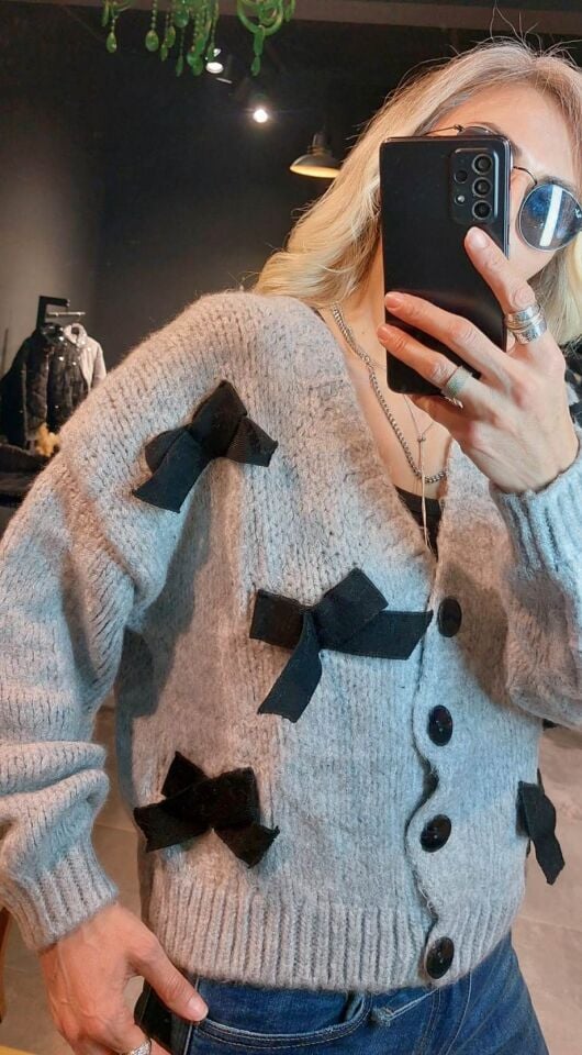 FİYONKLU GRİ HIRKA