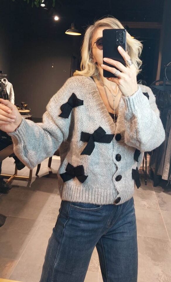 FİYONKLU GRİ HIRKA