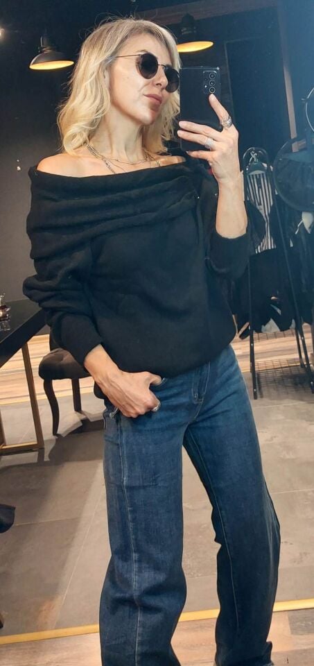 KAYIK YAKA SİYAH KAZAK