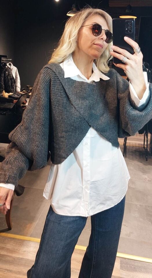 GÖMLEKLİ GRİ KAZAK