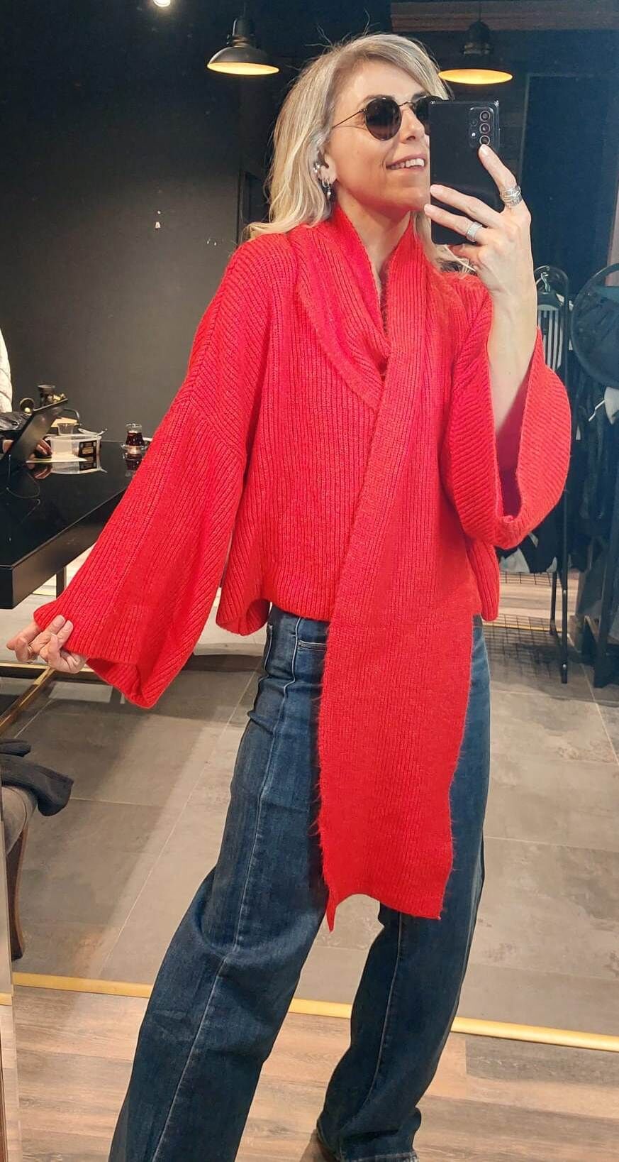 ŞALLI KIRMIZI KAZAK