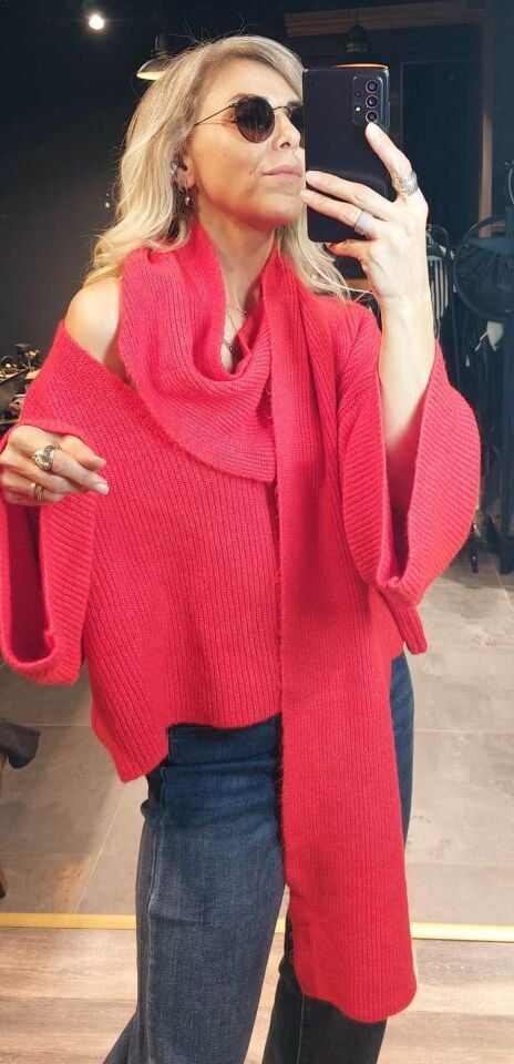 ŞALLI KIRMIZI KAZAK