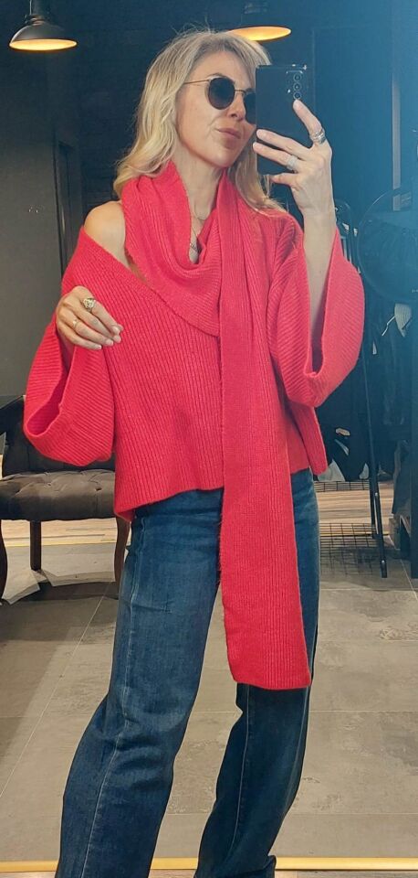 ŞALLI KIRMIZI KAZAK