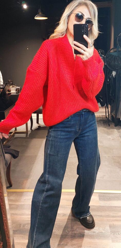 KIRMIZI V YAKA KAZAK