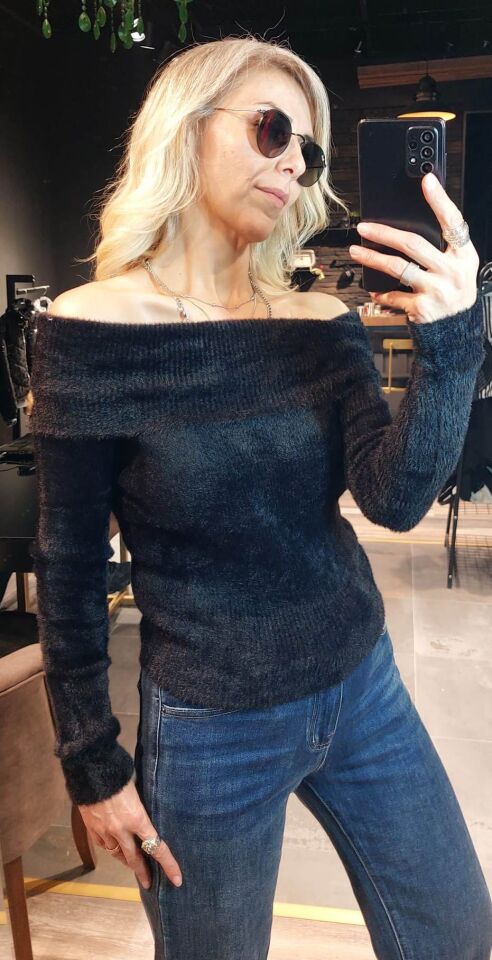 MADONNA YAKA SİYAH BLUZ