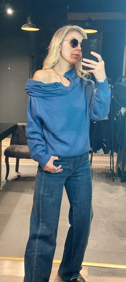 KAYIK YAKA MAVİ KAZAK